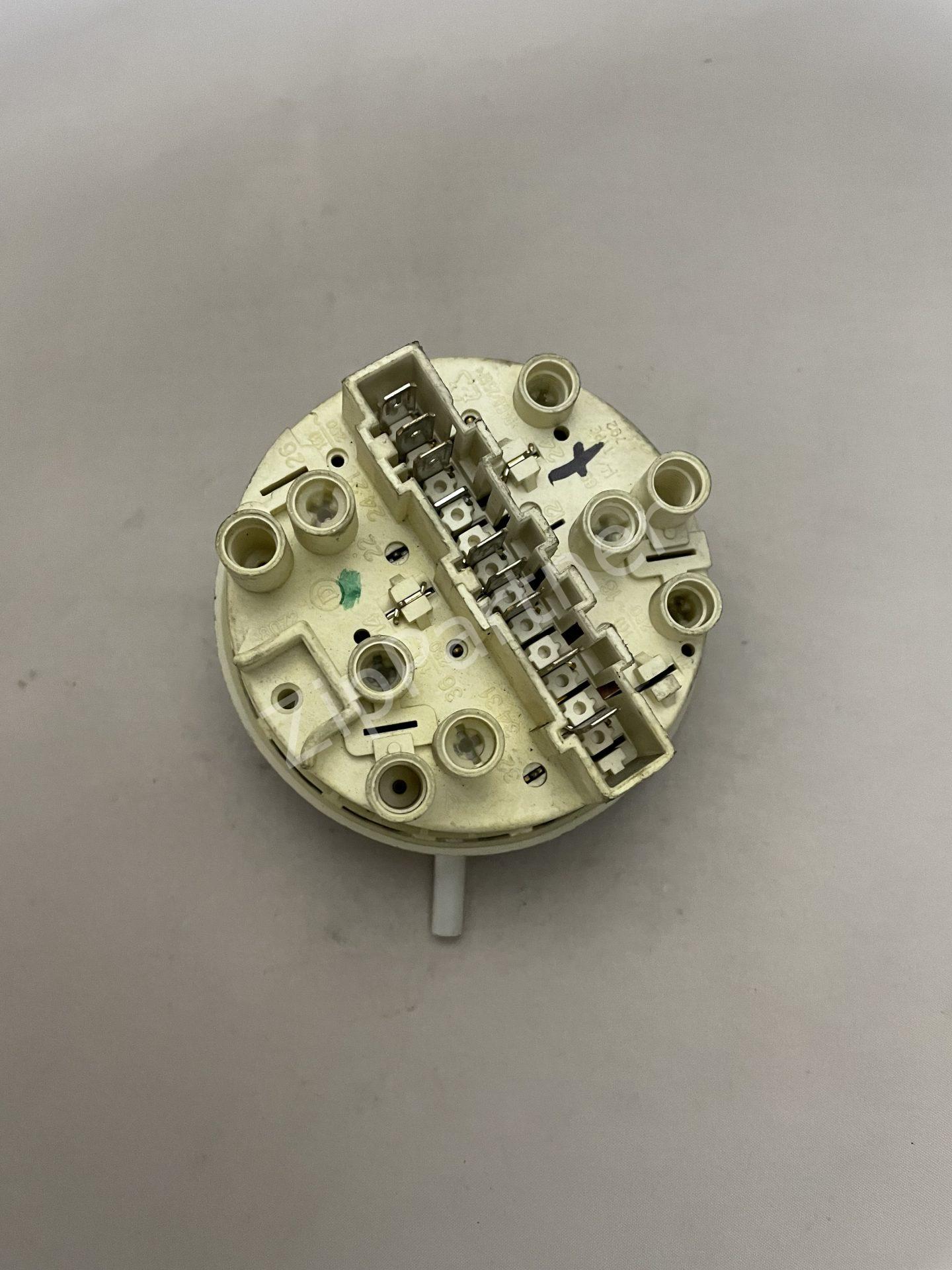 Прессостат AEG, Electrolux, Zanussi 12473283/4 (б/у)