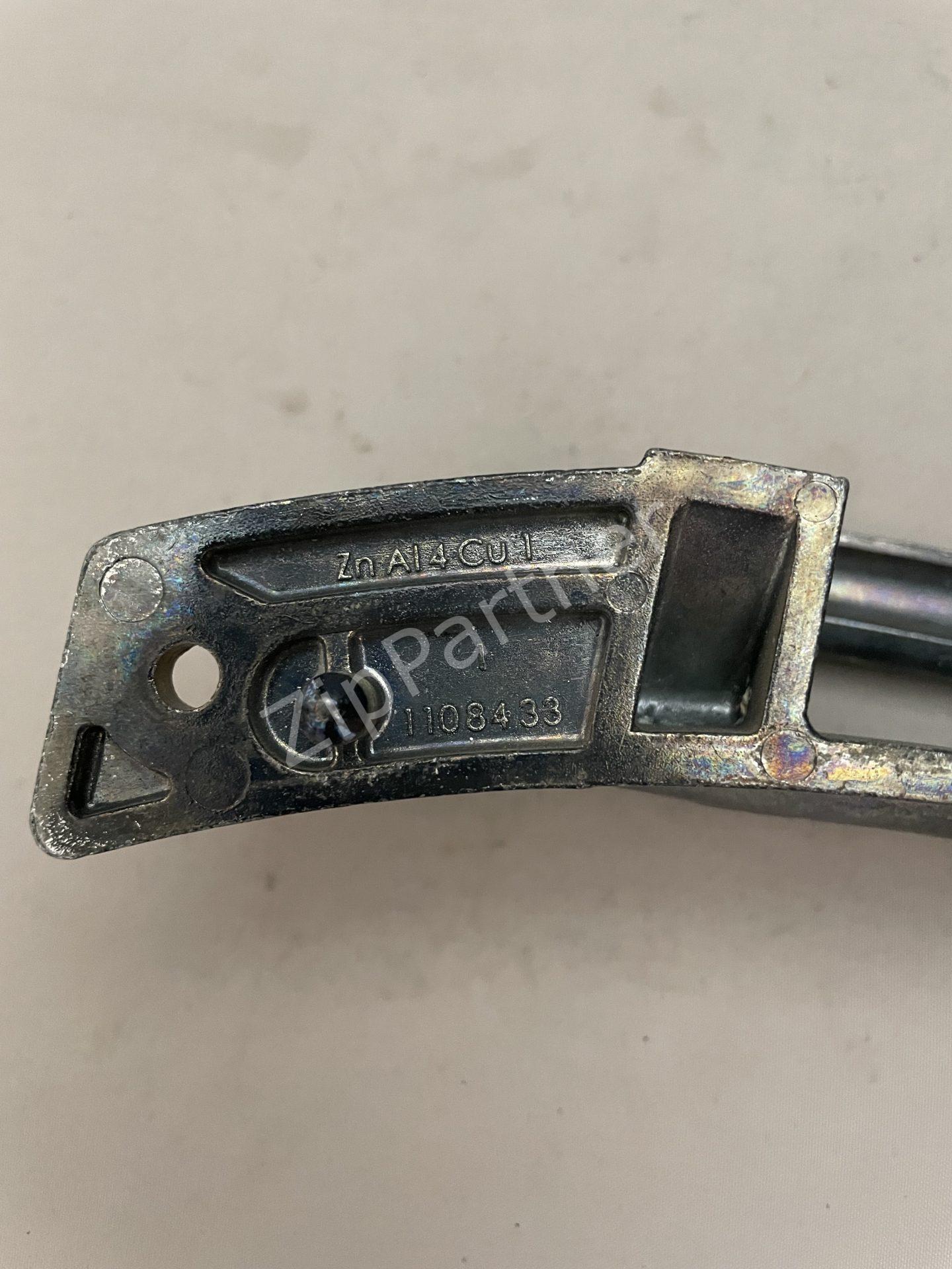 Петля люка AEG, Electrolux, Zanussi 1108433002 (б/у) — изображение 4