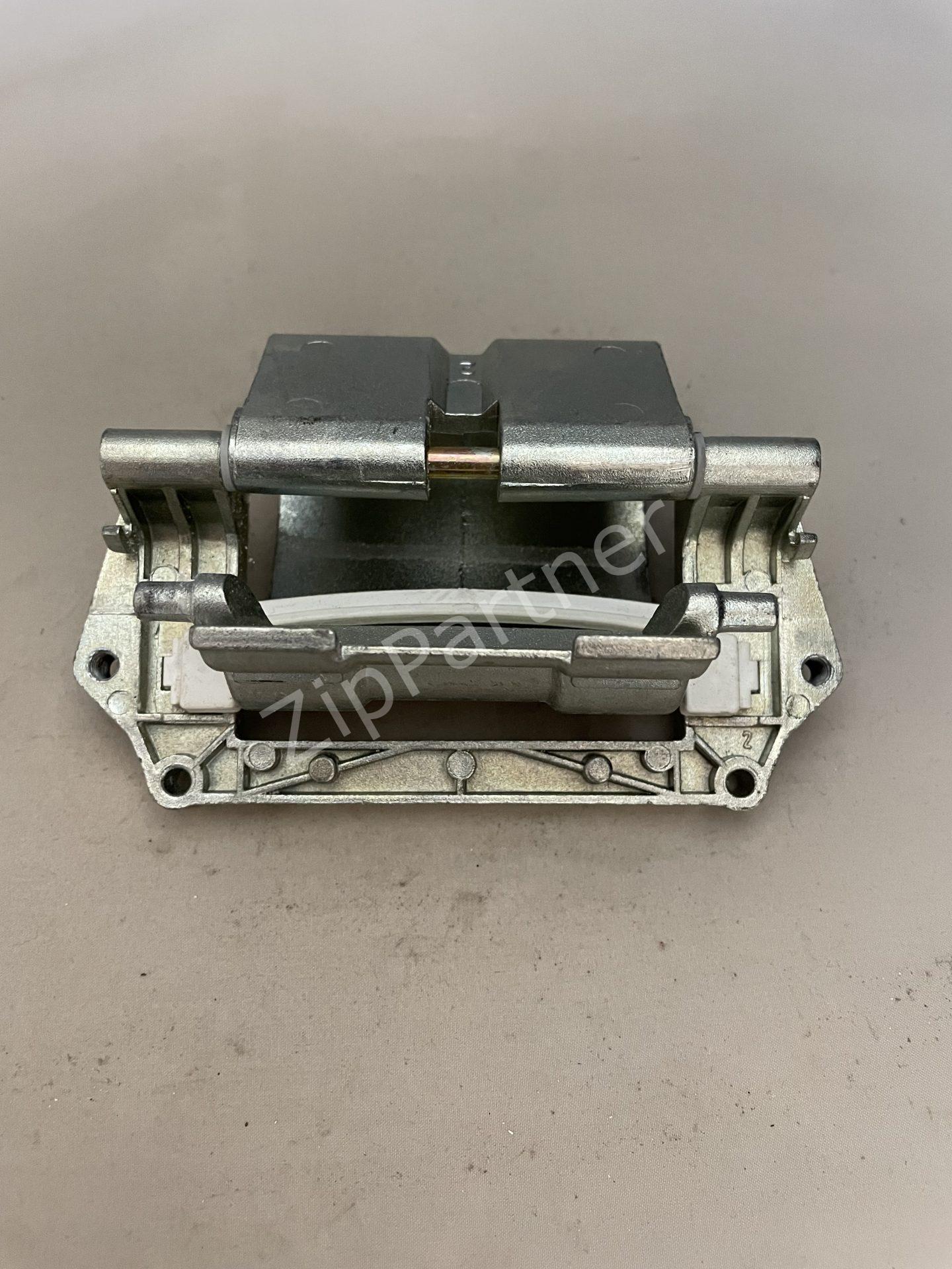 Петля люка Beko 2808830100 (б/у) — изображение 3