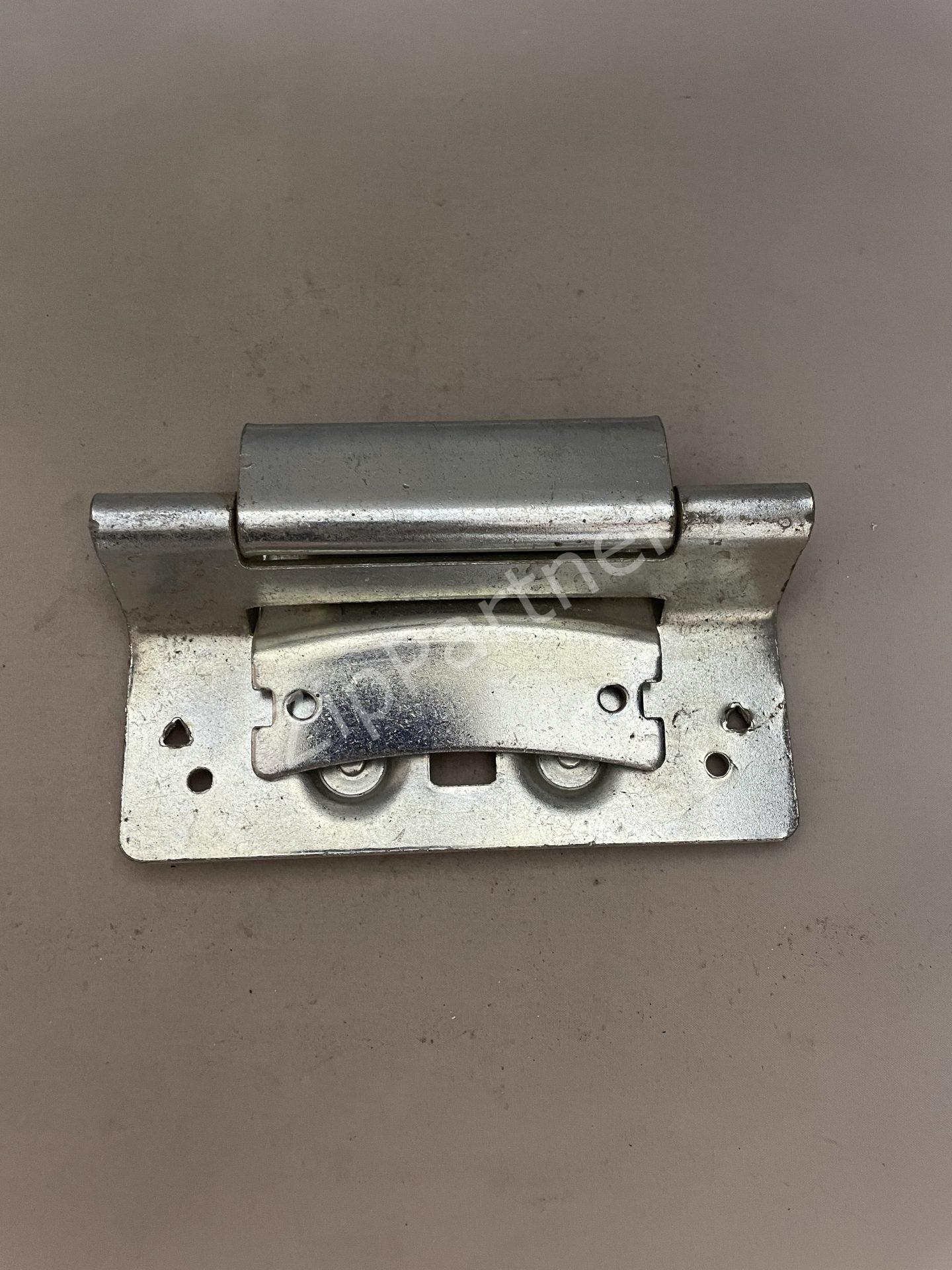 Петля люка AEG, Electrolux, Zanussi 1240136067 (б/у)