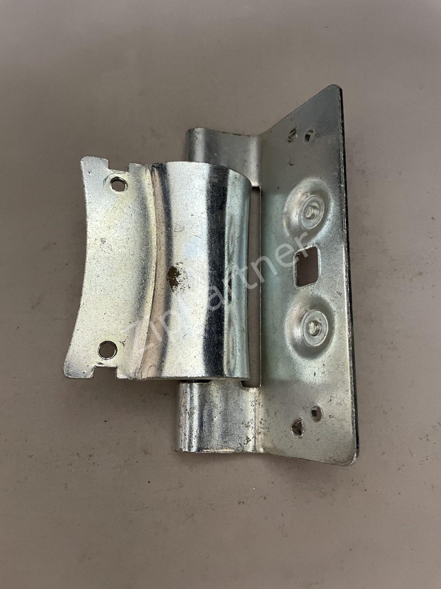 Петля люка AEG, Electrolux, Zanussi 1240136067 (б/у) — изображение 3