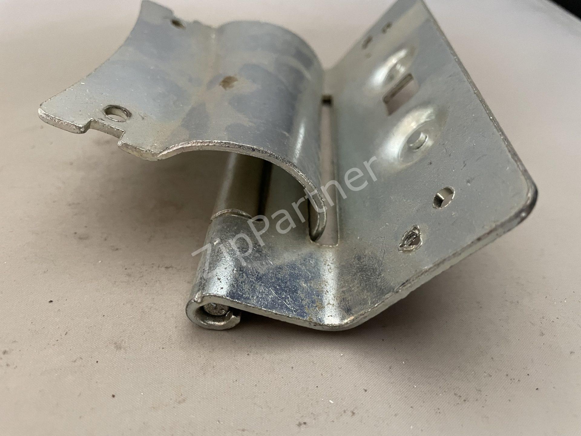 Петля люка AEG, Electrolux, Zanussi 1240136067 (б/у) — изображение 4