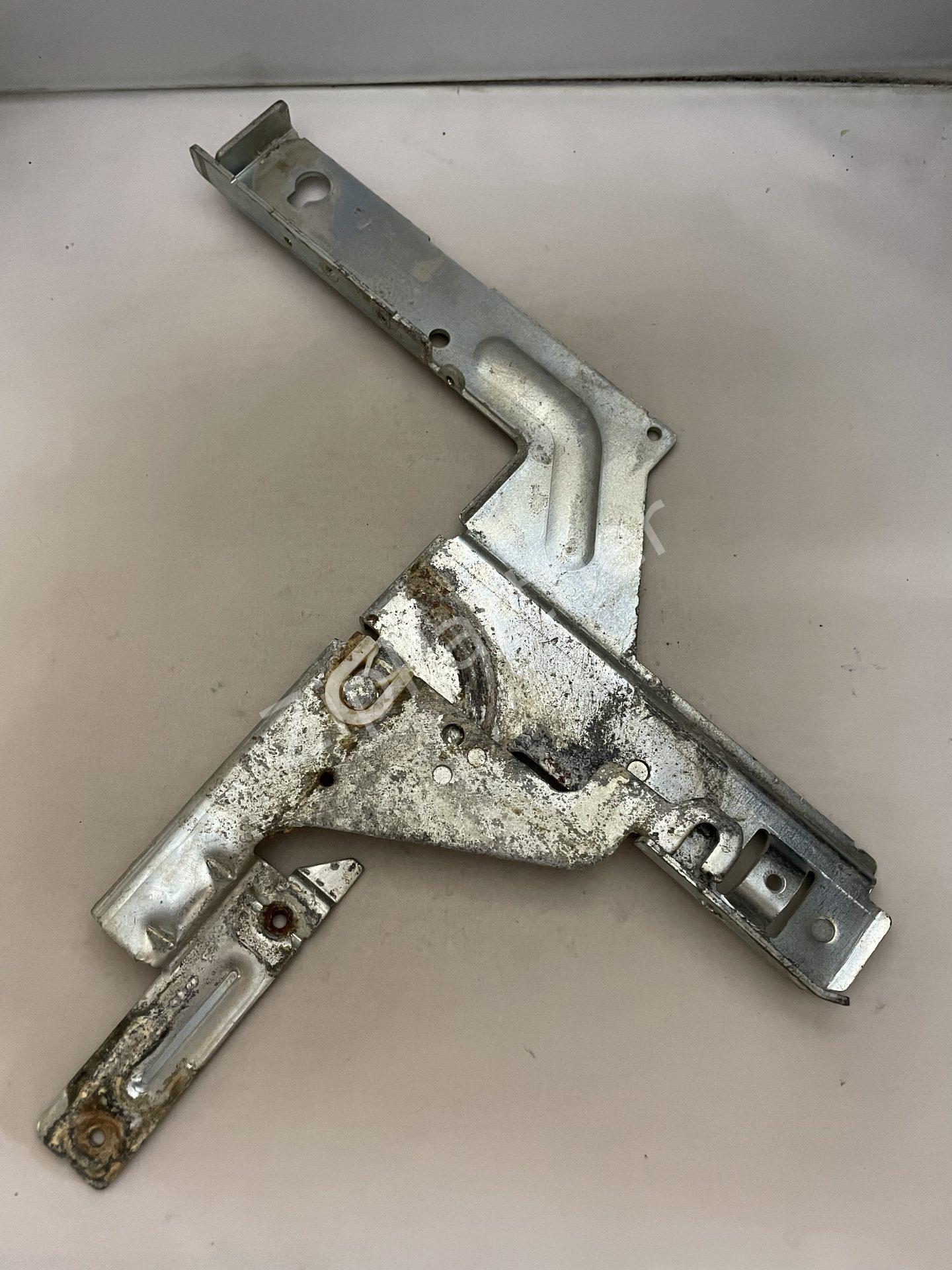 Петля двери в сборе Bosch, Siemens 263119 (Правая, б/у) — изображение 3
