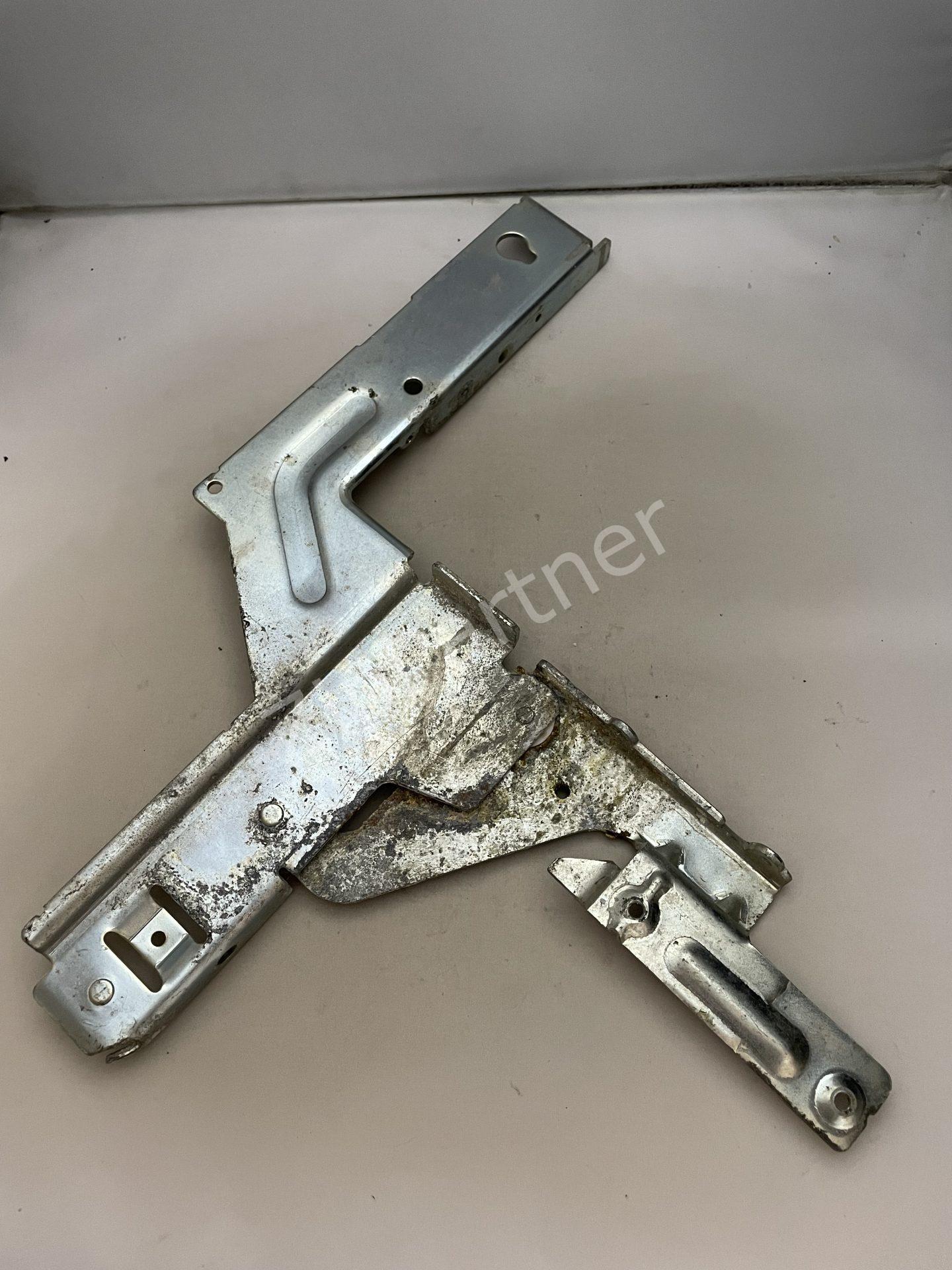 Петля двери в сборе Bosch, Siemens 263119 (Правая, б/у) — изображение 4