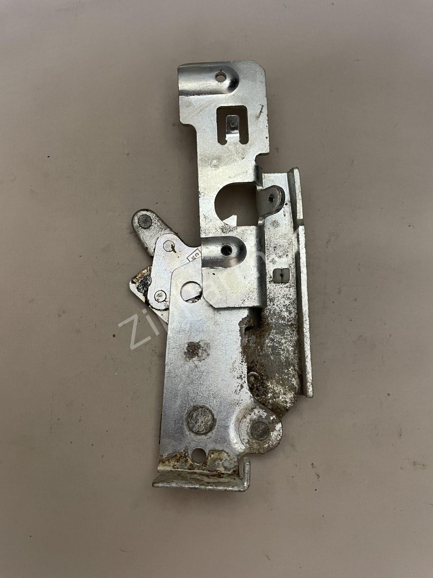 Петля двери AEG, Electrolux, Zanussi 50269955006 (Левая, б/у) — изображение 4