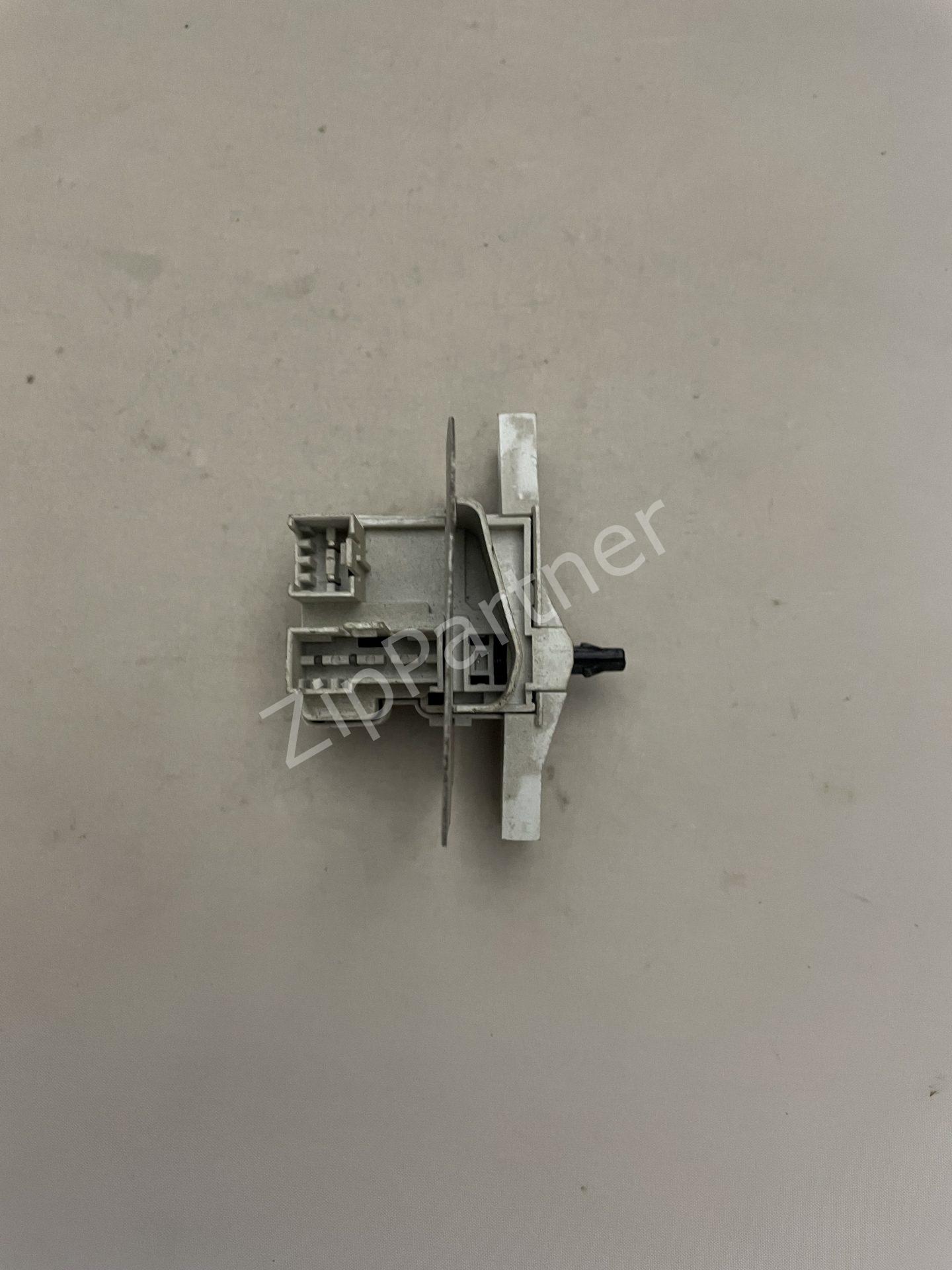 Кнопка AEG, Electrolux, Zanussi 1747439, 111333702 (б/у)