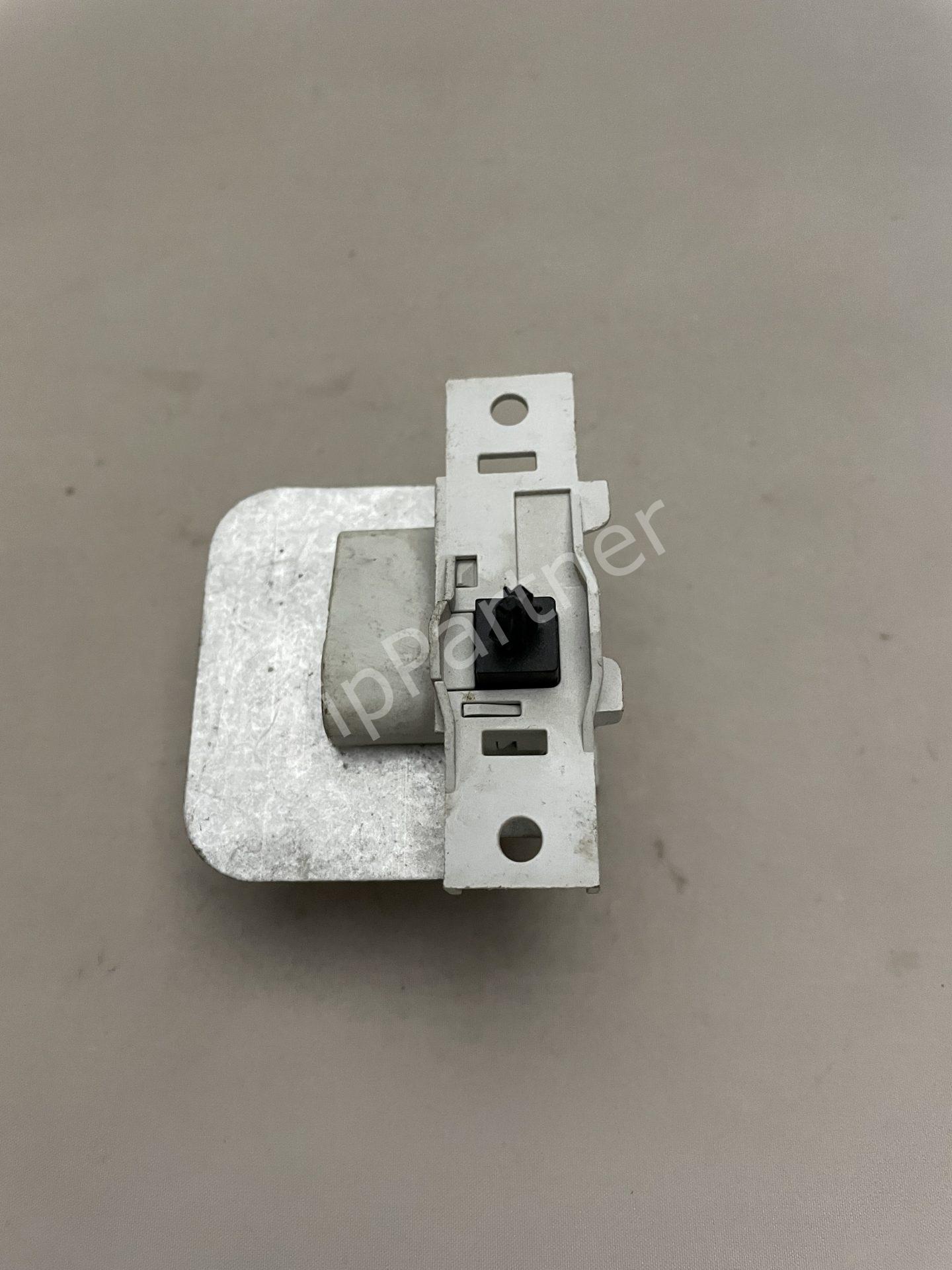 Кнопка AEG, Electrolux, Zanussi 1747439, 111333702 (б/у) — изображение 2