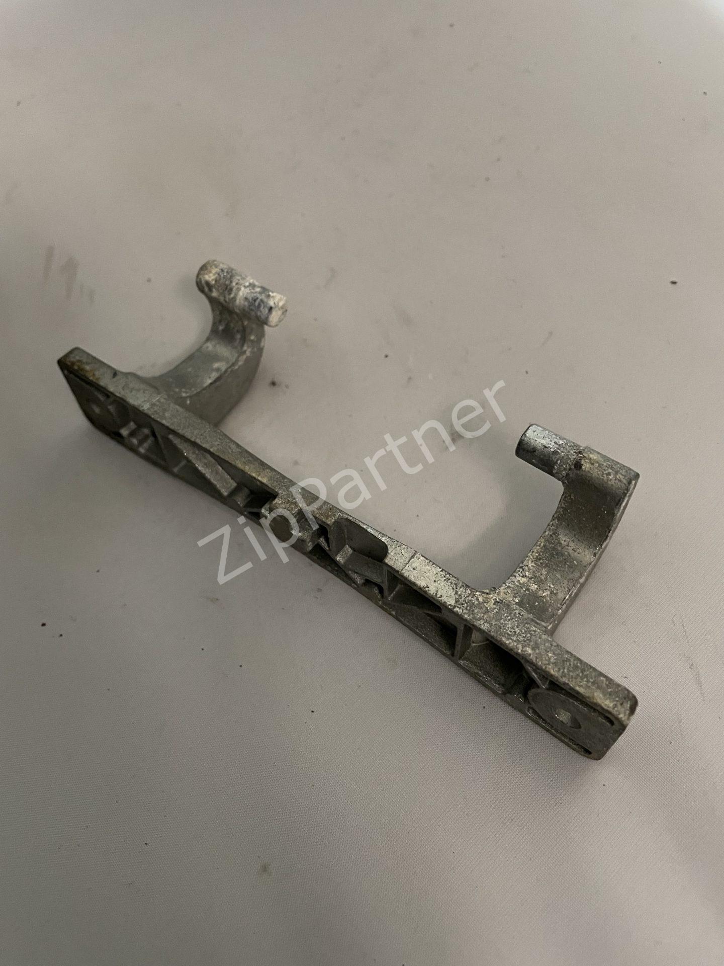 Петля люка Beko 2813180100 (б/у) — изображение 3