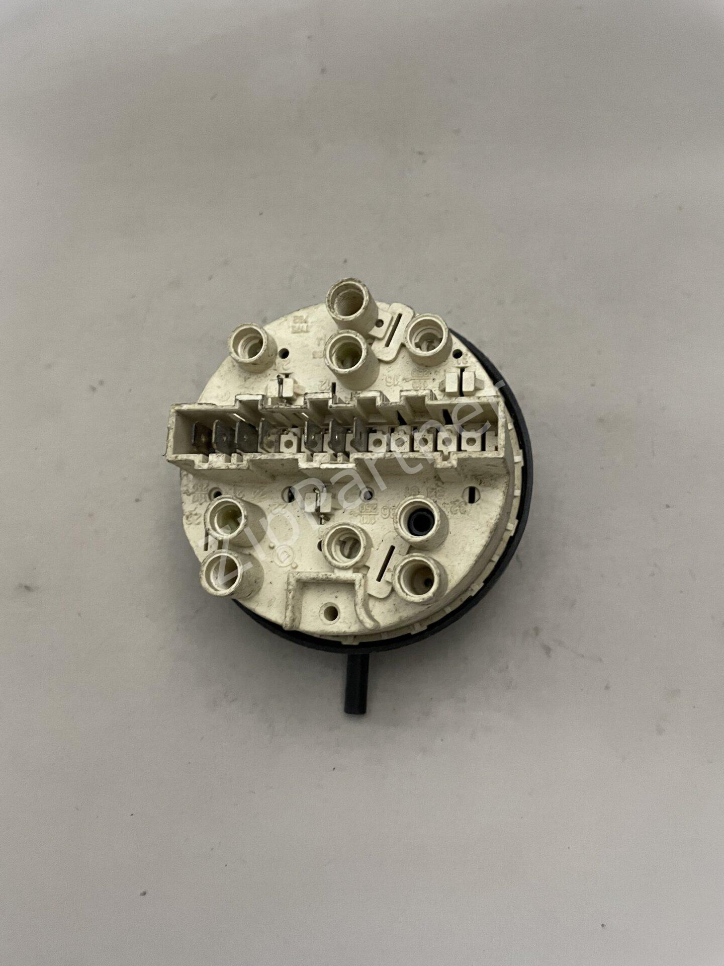 Прессостат AEG, Electrolux, Zanussi 792462 124068316 (б/у)