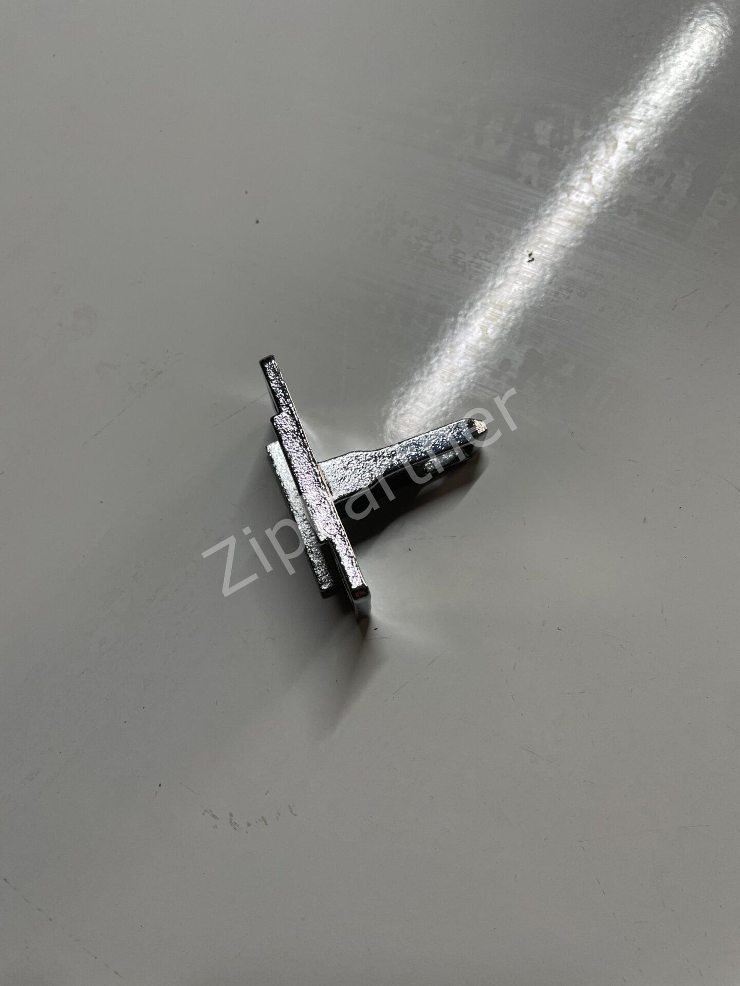 Крючок люка Haier 0020100284A (б/у) — изображение 2