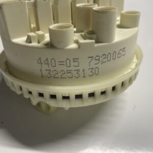 Прессостат AEG, Electrolux, Zanussi 132253130 (б/у)